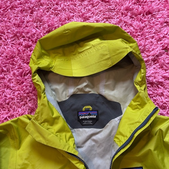 Patagonia Yellow and Navy Windbreaker - Picture 3 of 8